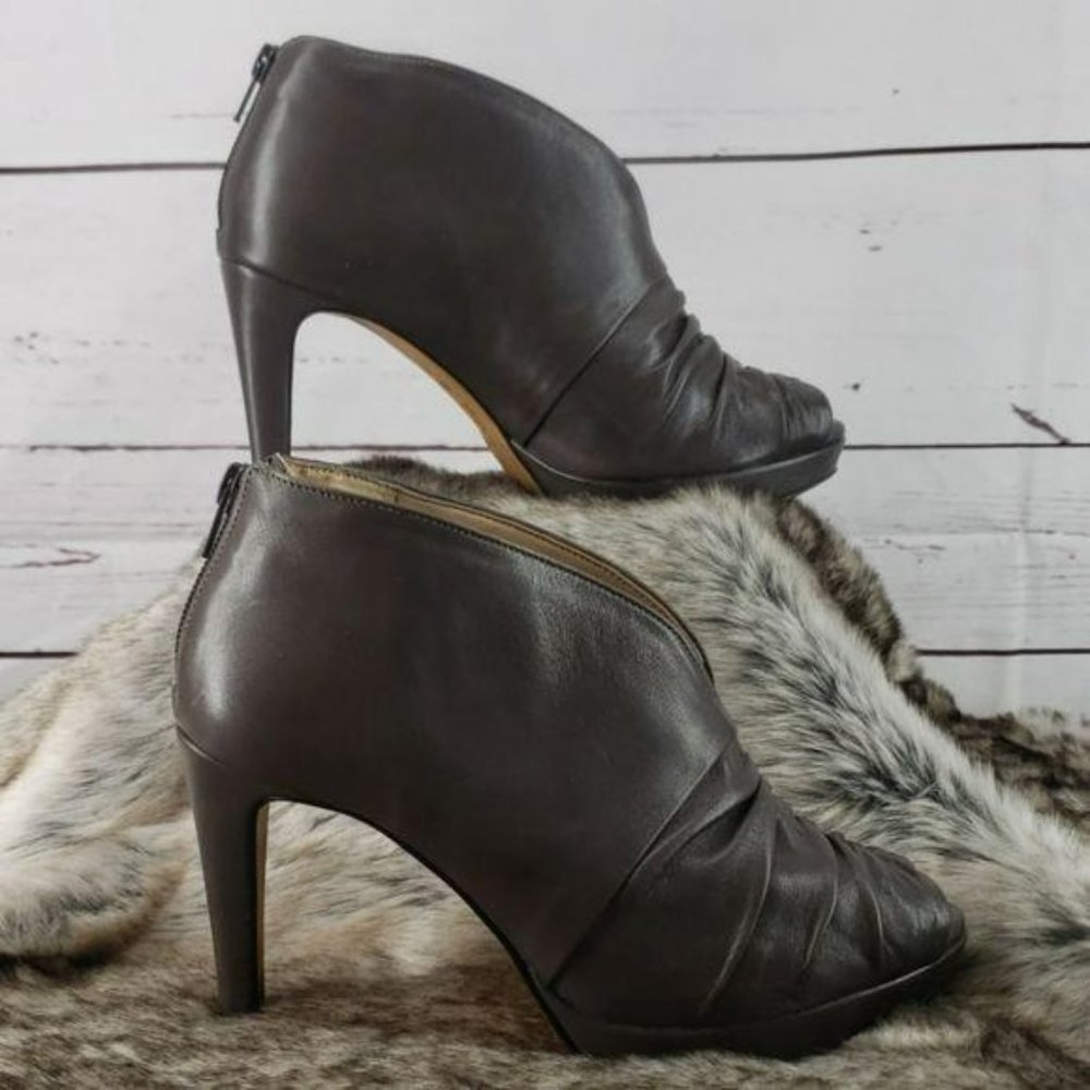 Antonio Melani Taupe 6.5 Ankle Zip Bootie shoes